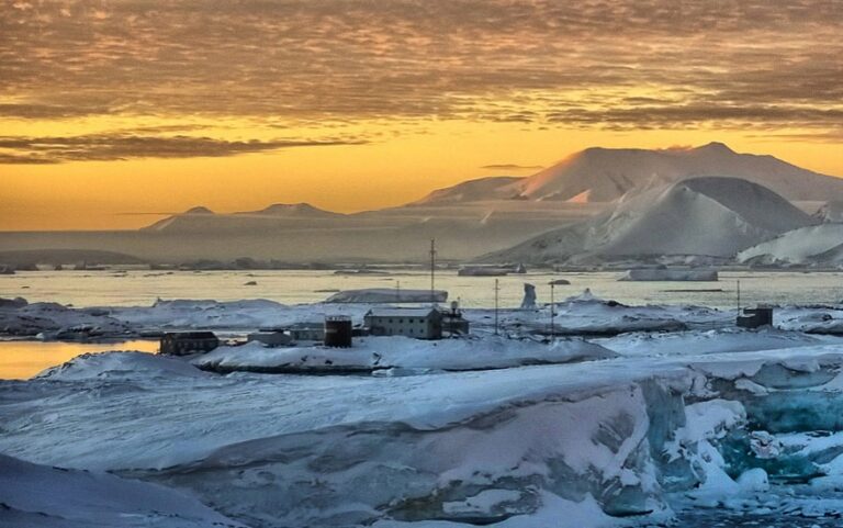 Антарктическая станция Академик Вернадский