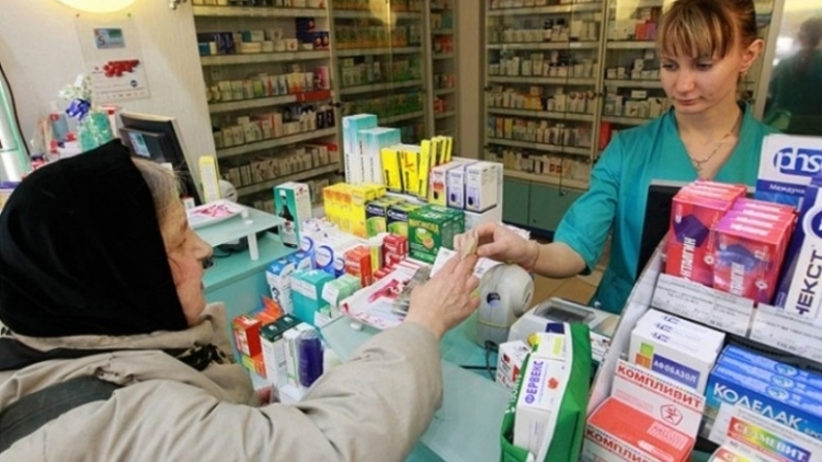 Пенсионерам хотят выделить специальное время для посещения аптек и магазинов