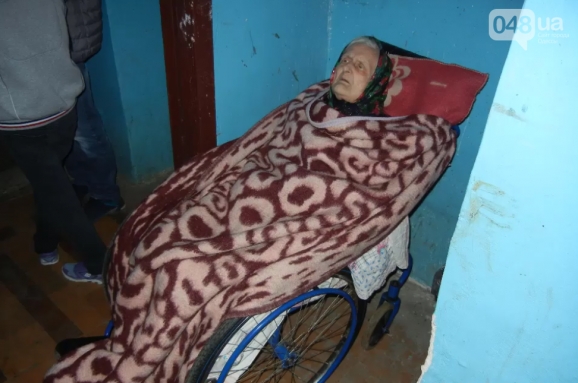 В Одессе родственники выгнали на улицу 94-летнюю женщину