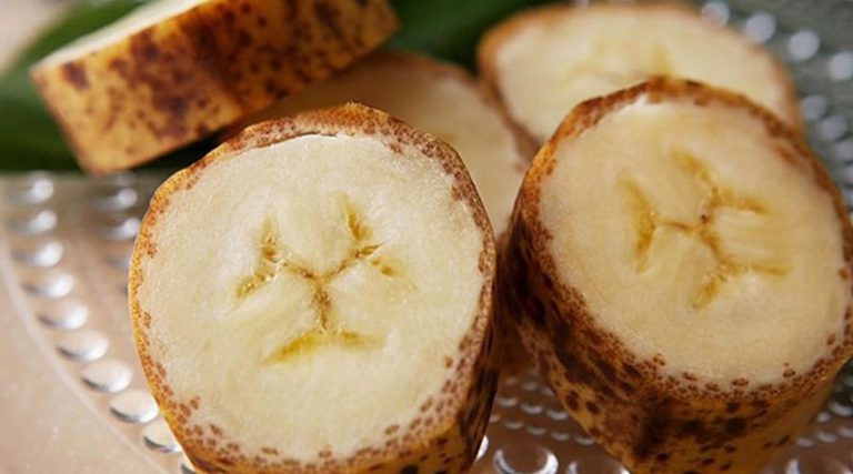 Японские аграрии выращивают бананы, которые можно есть с кожурой