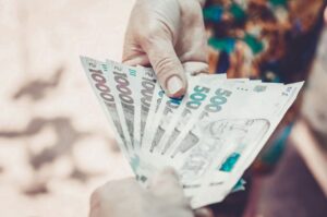 Деньги в руках