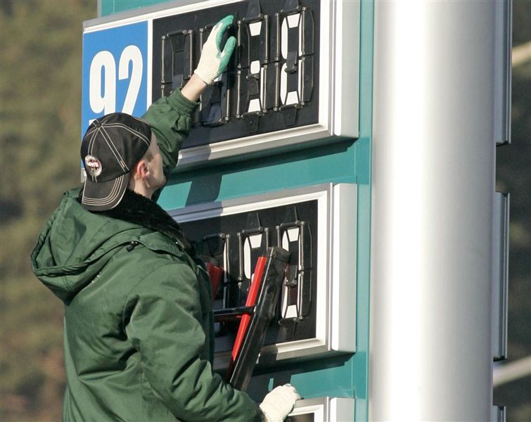 К чему приведет отмена госрегулирования цен на топливо? Платить будем по 50 или 100 грн за литр?