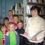 Бібліотекарка з дітьми