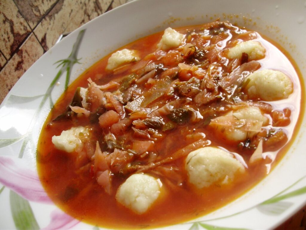 борщ с галушками