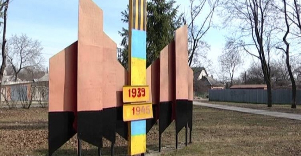 Вандалы осквернили Братскую могилу в Харькове
