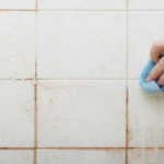 брудні шви на плитці