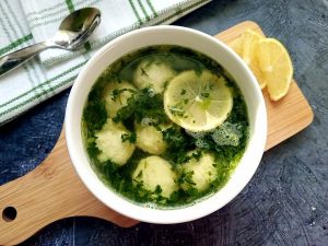 Бульон с фрикадельками и лимоном