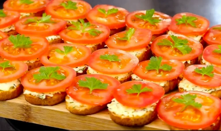 бутерброды с помидорами, сыром и чесноком