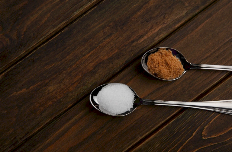 чайная ложка с сахаром