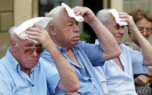 Чем опасна жара для пожилого человека