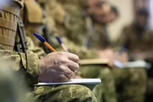 військові