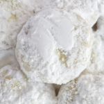 Горіхове печиво з цукровою пудрою