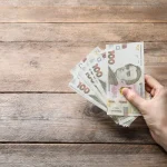 Деньги в руках