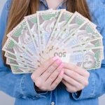 Деньги в руках