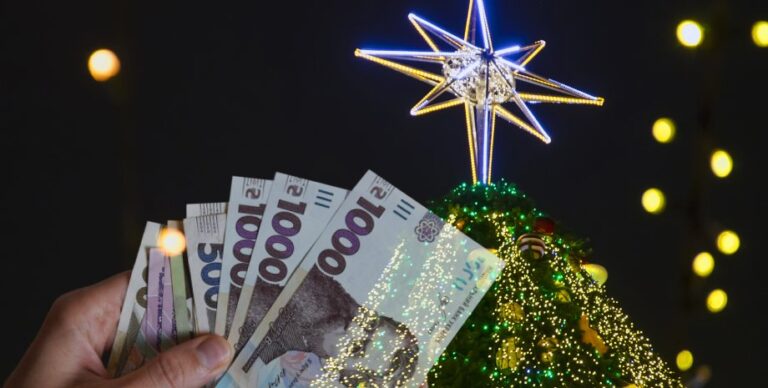 Українці отримають нову грошову допомогу до новорічних свят: кому та скільки виплатять