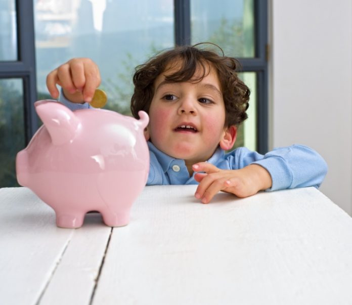 Как научить ребенка пользоваться деньгами