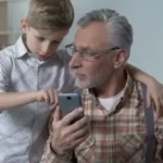 Дідусь з онуком