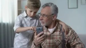 Дідусь з онуком