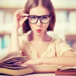 Дівчина з книгами
