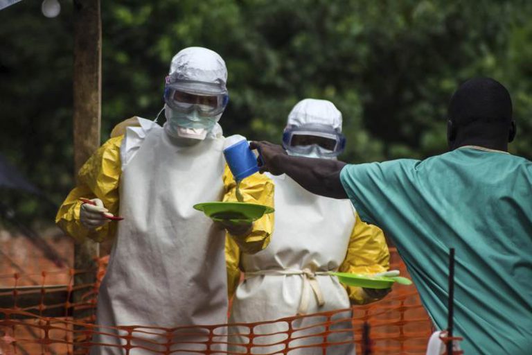 Число жертв вируса Эбола привысило 2,4 тысячи, — ВОЗ