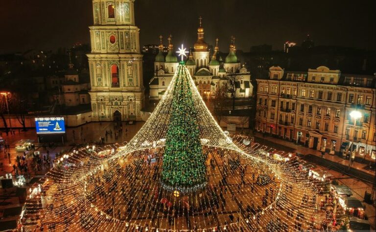 Главная елка Украины — в топе самых красивых в Европе