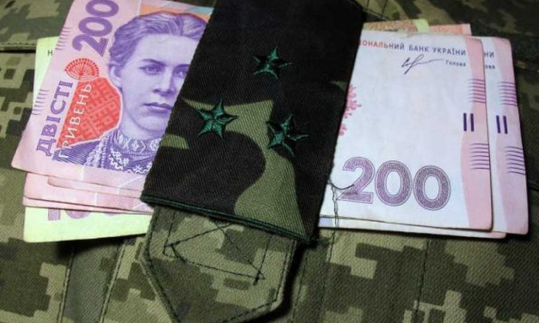 В Кабмине расширили список военных, которые смогут получить 100 тысяч гривен