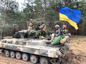 воині на танке