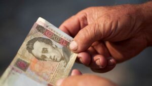 Гроші в руках