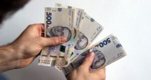 Гроші в руках