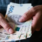 деньги в руках