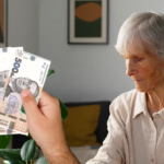 пенсіонерка - гроші