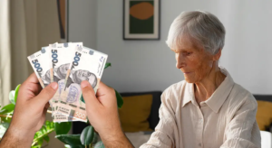 пенсионерка - деньги