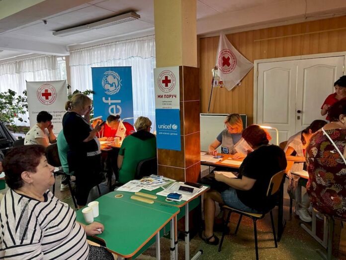 грошова допомога від Червоного Хреста