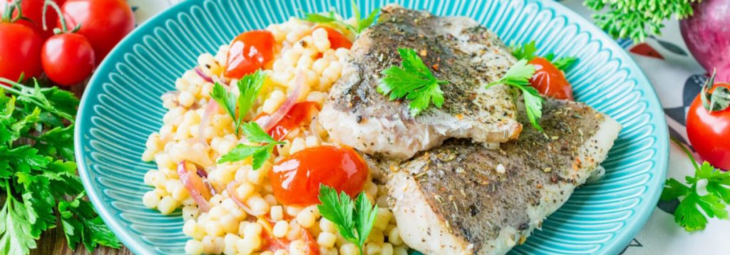 Хек, запеченный на кускусе