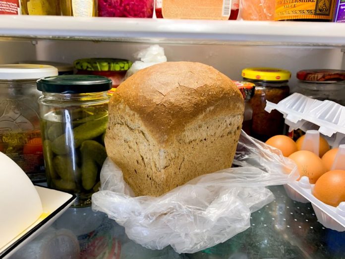 хлеб в холодильнике