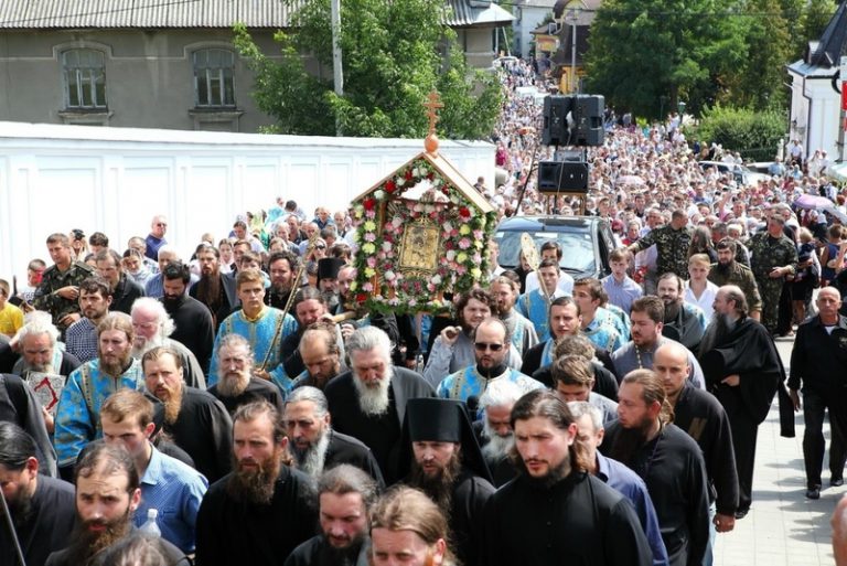 Православные совершили крестный ход длиной в 15 км