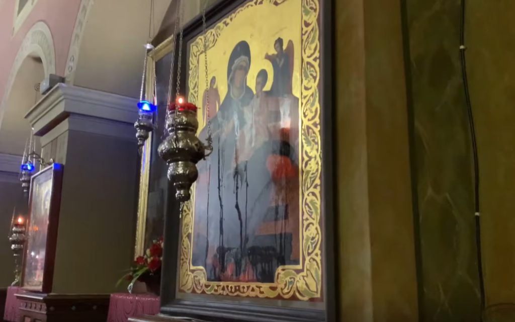 Икона мироточит