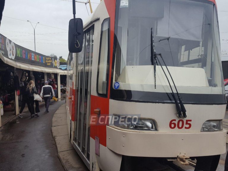 В киевском трамвае пострадала пожилая женщина