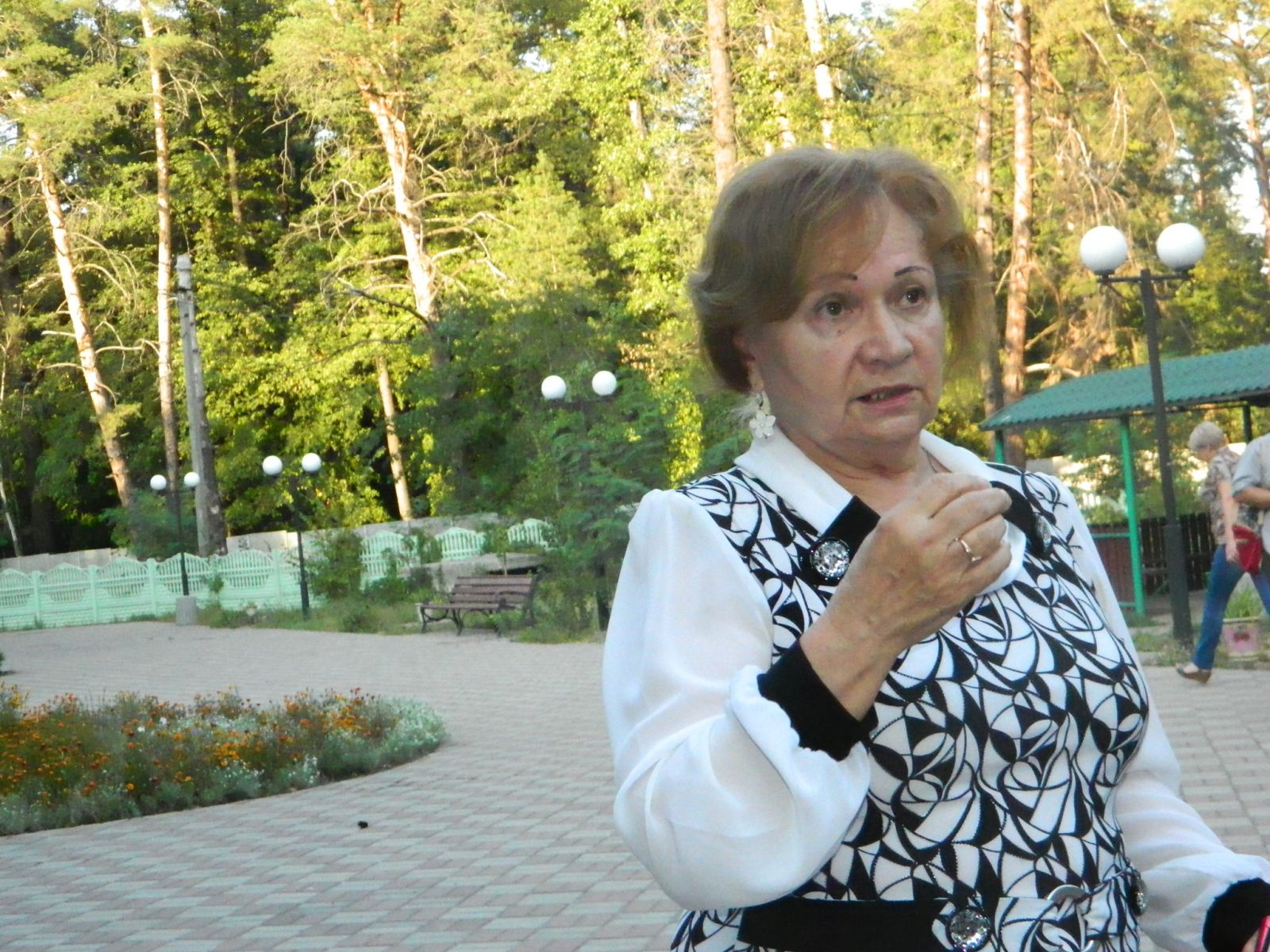 Людмила Кравчук из соснового леса сделала сказочный: чтобы детская душа отдыхала.