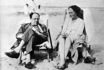 Исаак Бабель с первой женой Евгенией Гронфейн, Бельгия, 1928 г.