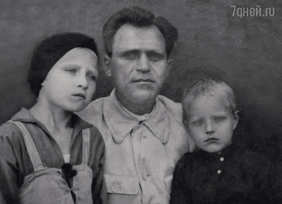 Римма Маркова с отцом Василием Демьяновичем и братом Леней