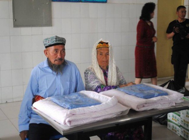 70-летний Аймти Ахемти и 113-летняя Азатихан Савути 