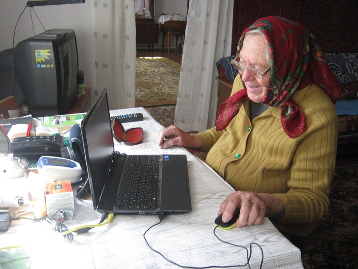 Пожилые украинцы все чаще идут в Интернет