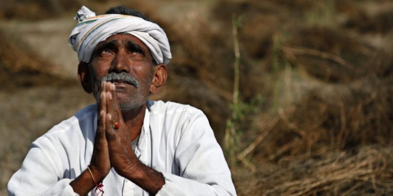 Индийские фермеры «молитвой» удобряют почву
