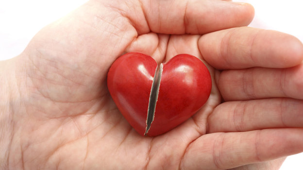 Ученые нашли взаимосвязь между кровоточивостью десен и инфарктом: что нужно знать