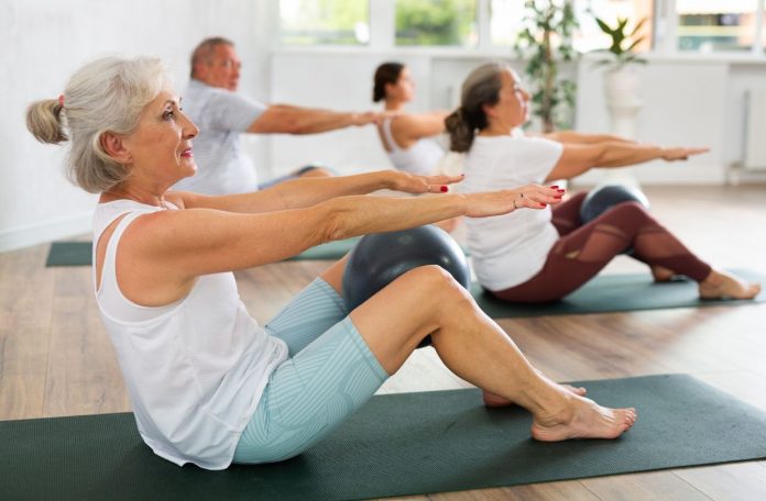 Какие упражнения полезны для пожилых людей?