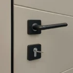 ключ у дверях