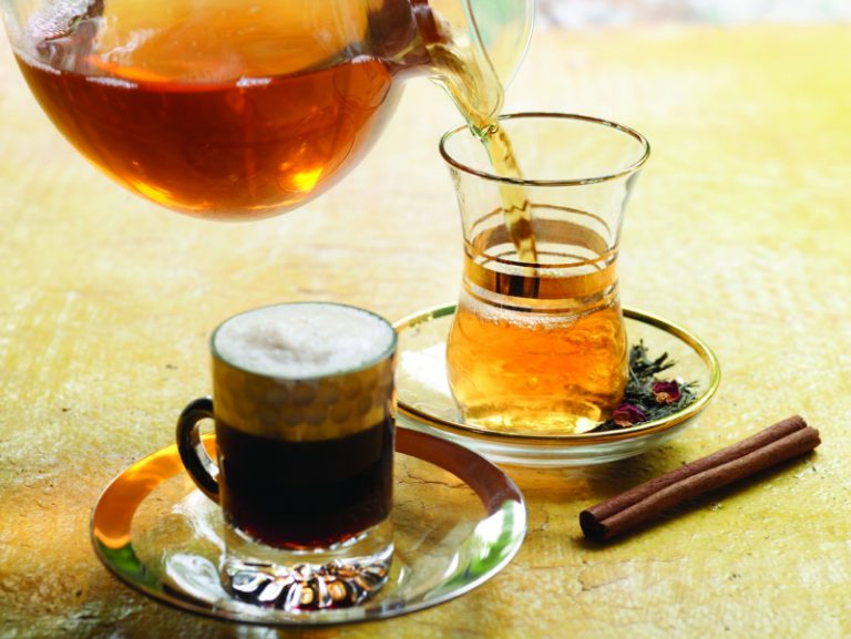 Ученые рассказали, что полезнее — чай или кофе?