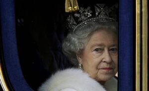 Королева и тайны