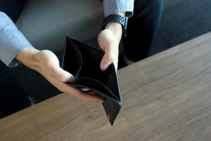 Кошелек в руках